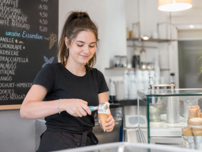Sommerjob - Geld verdienen, aber bitte ohne Ärger mit Finanz, Sozialversicherung und Familienbeihilfe